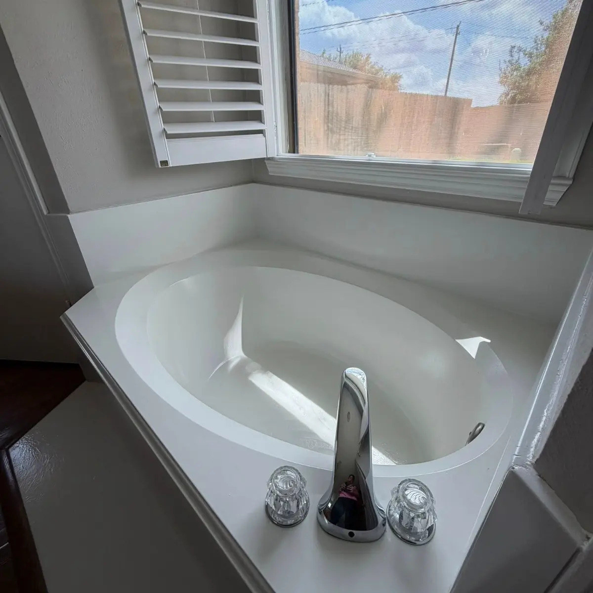 Professional bathroom cleaning by Buzy Bee Maids